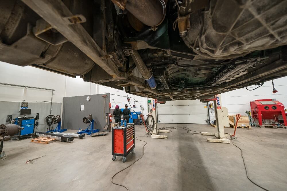 Proffsgymnasiet bilskade reparatör